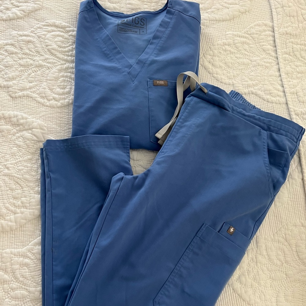 Small top Medium bottom ceil blue